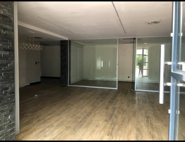 982M² OFFICE TO LET IN HYDE PARK
